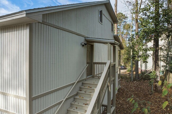 Building Photo - 2900 Woodrich Dr