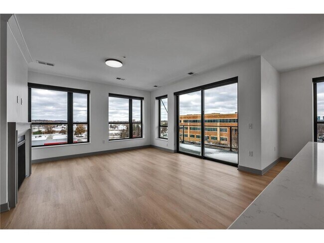 Building Photo - 640 Wisconsin Ave N