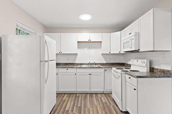Building Photo - Charming Renovated 2 Bedroom Home with Spacious Yard & Updated Interior