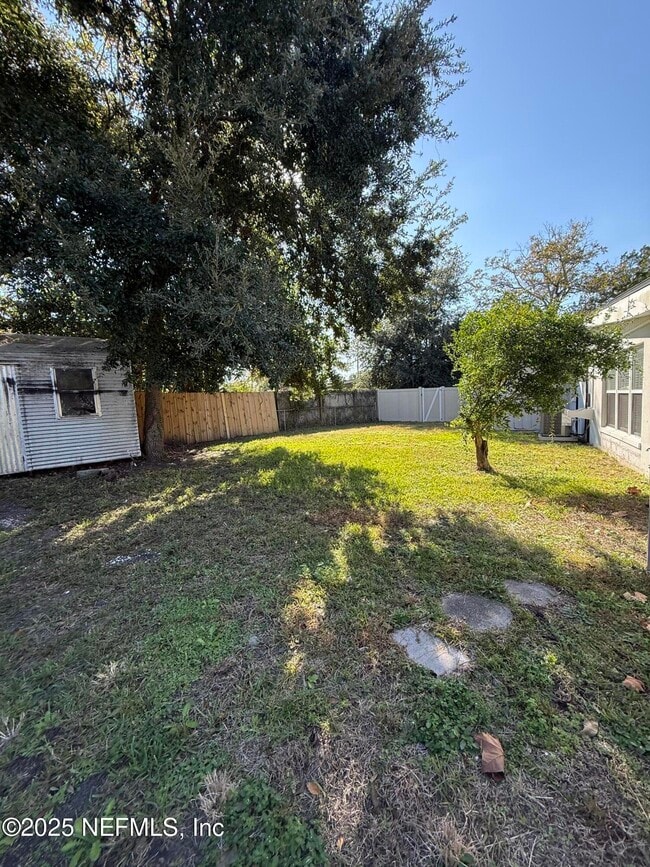 Building Photo - 10914 Indies Dr N