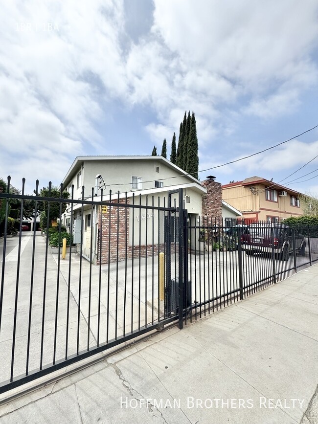 Building Photo - 11604 Sylvan St