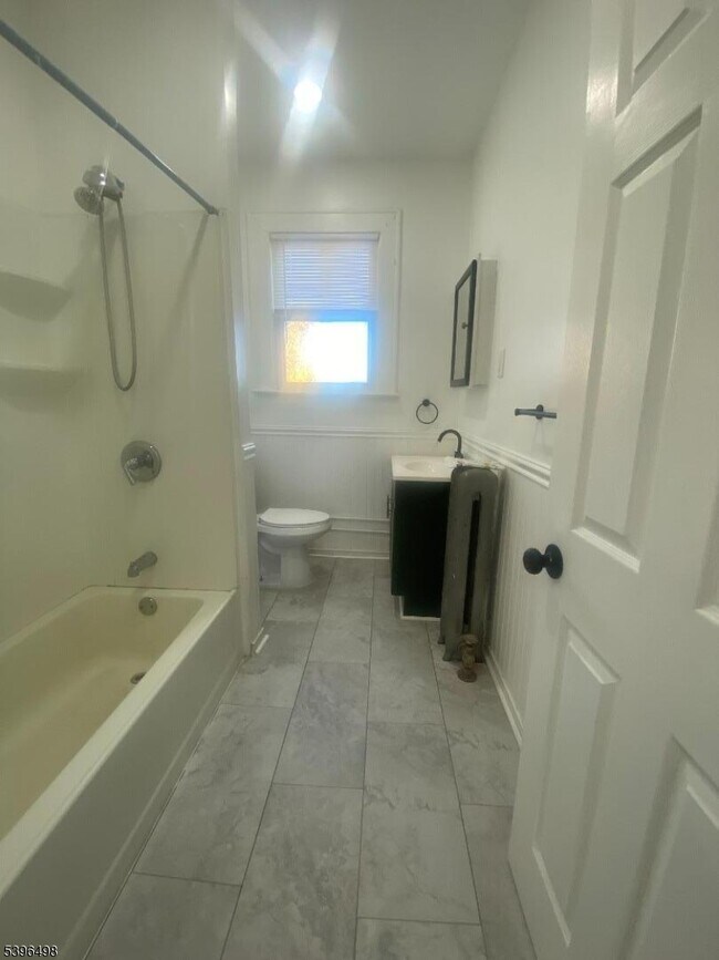 Building Photo - 61 Wainwright St