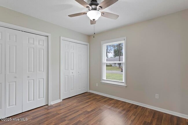 Building Photo - 122 Silver Leaf Dr