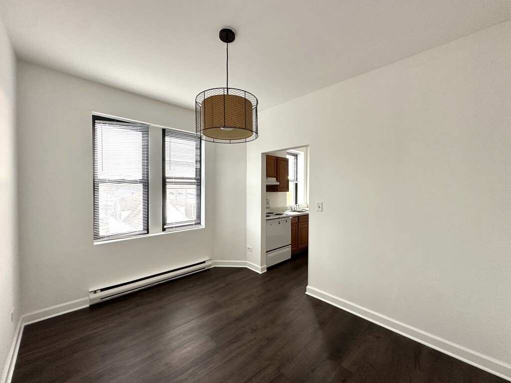 Building Photo - 3627 W Dickens Ave