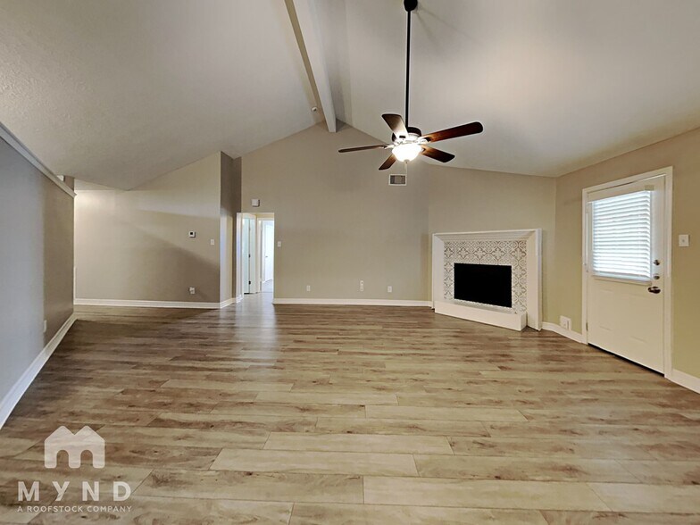 Building Photo - 3006 Avanti Ct