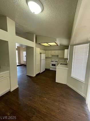 Building Photo - 372 Rushing Creek Ct