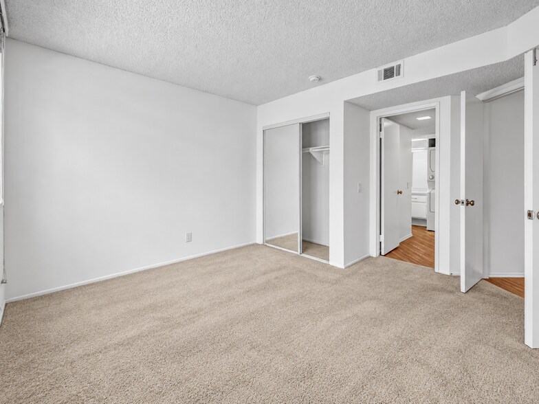 Building Photo - 25335 Pine Creek Ln