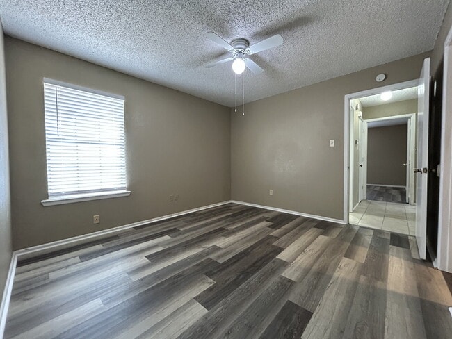 Building Photo - Two Bedroom Located in Frenship ISD!