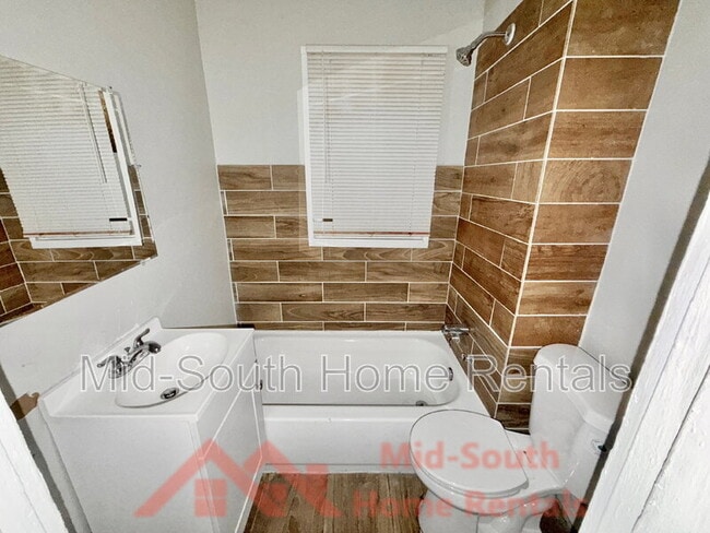 Building Photo - 2263 Hunter Ave