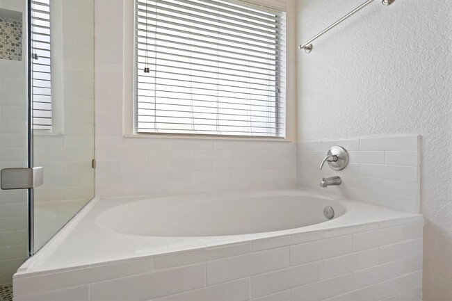 Building Photo - 7723 Butler Lakes Ct
