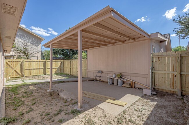 Building Photo - 227 Malaga Dr