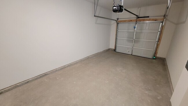 Building Photo - New Townhome in Fountain Inn Available!!