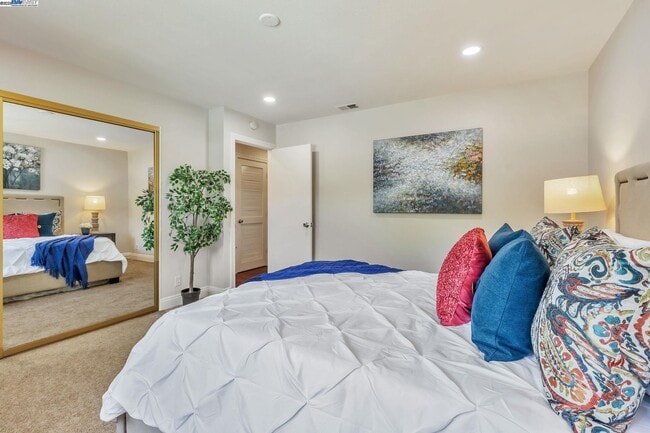 Building Photo - 544 La Copita Ct