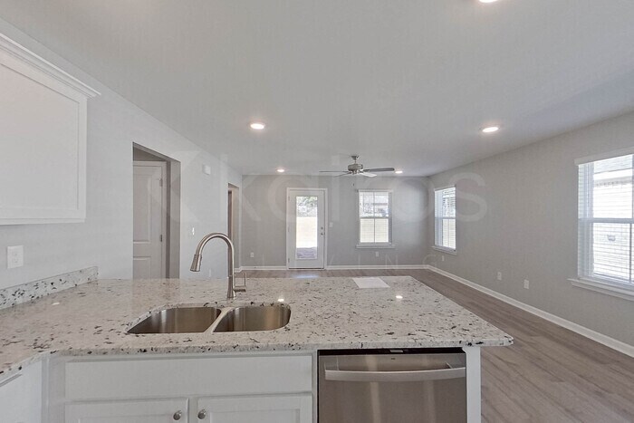 Building Photo - 132 Denise Dr