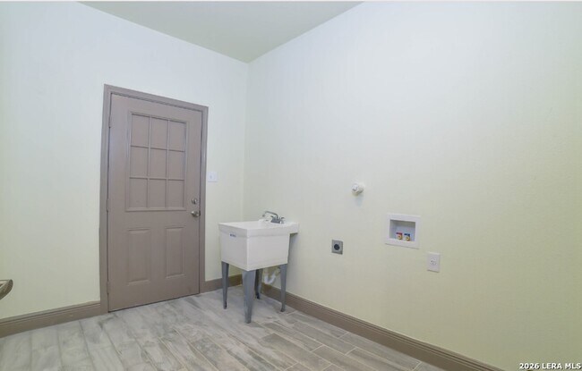 Building Photo - 222 E Lindbergh Blvd