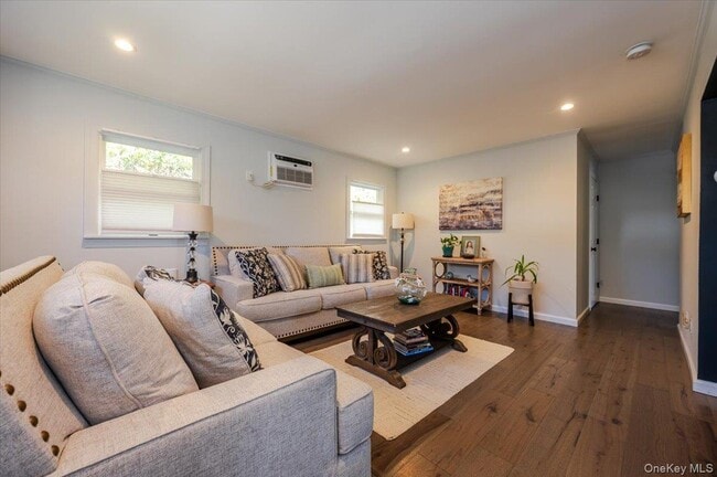 Building Photo - 614 Franklin Blvd