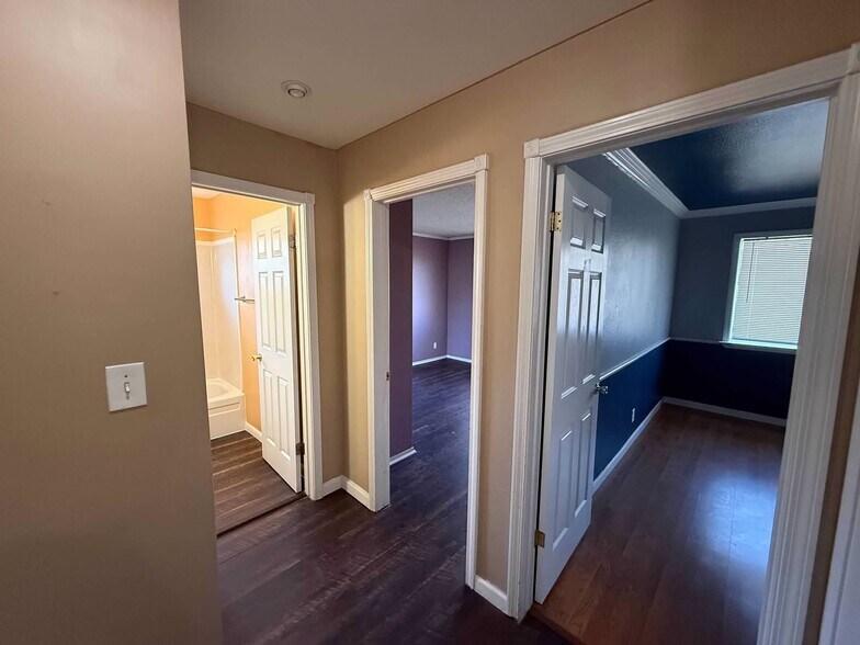 Building Photo - 2032 Benita Dr