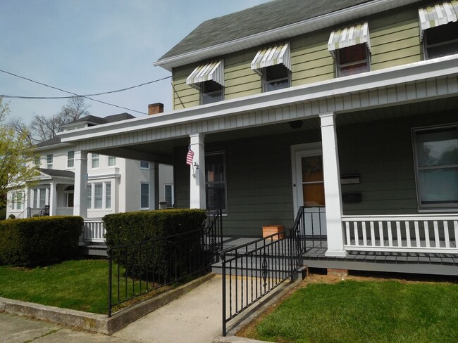 Building Photo - 122 Clayton Ave