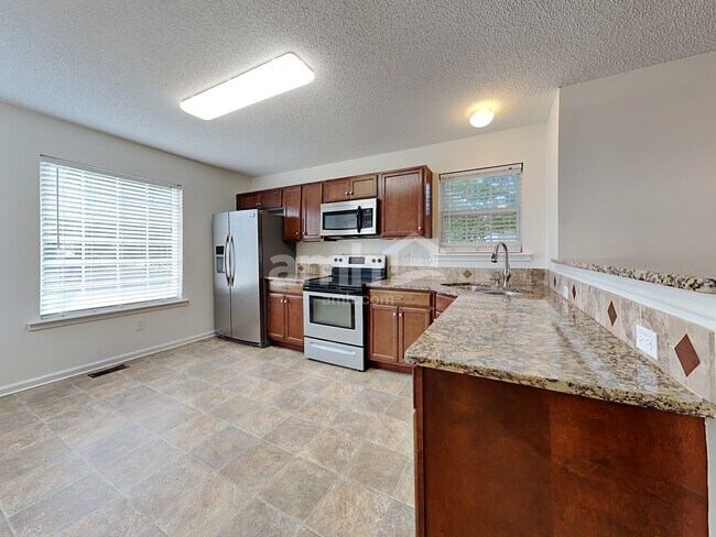 Building Photo - 6 Saddlemount Ln