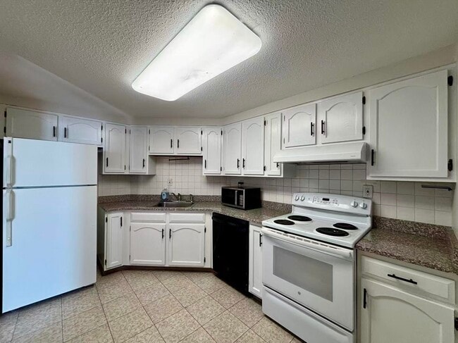 Building Photo - 1434 Harmon Cove Tower