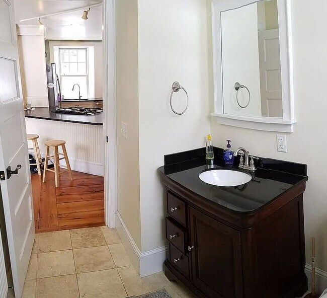 Building Photo - 14 Gray St