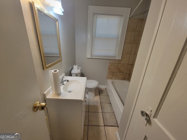 Building Photo - 644 Kennolia Dr SW