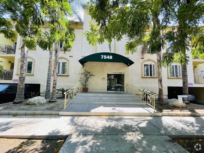 Building Photo - 7548 Lexington Ave