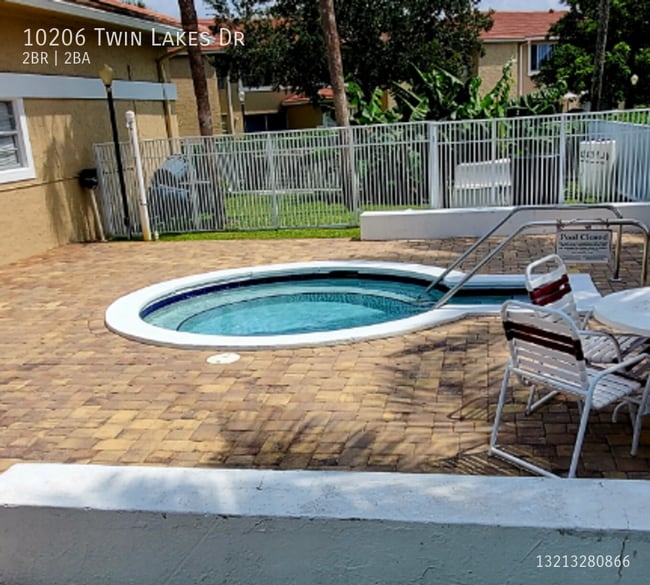 Building Photo - 10206 Twin Lakes Dr