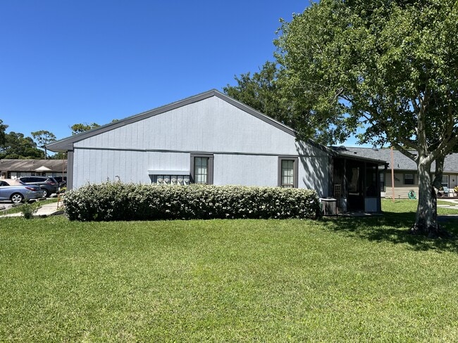 Building Photo - 1138 Fairvilla Dr
