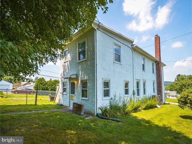 Building Photo - 3804 Louanna Ave