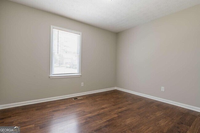 Building Photo - 493 Silverthorne Cir