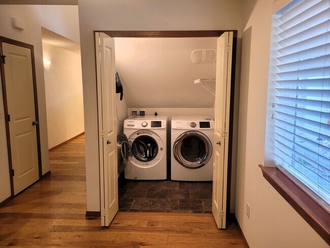 Building Photo - Three Bedroom House In Cordata - Kodiak