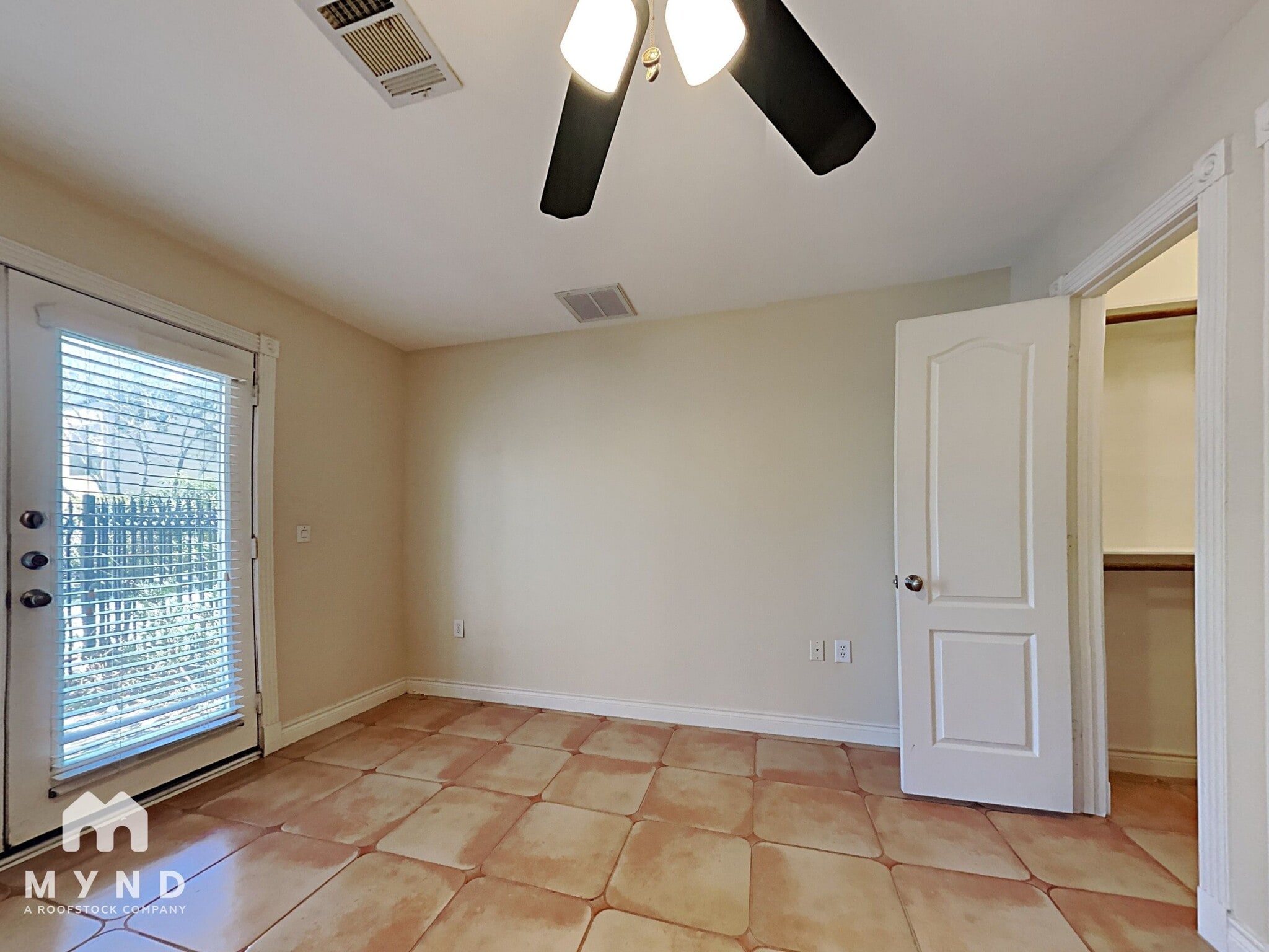 Building Photo - 321 Sandman St