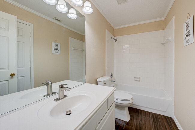 Building Photo - 18818 Woodbreeze Dr