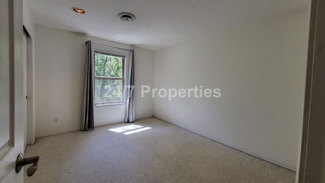 Building Photo - Stunning Home in Tranquil SW Neighborhood