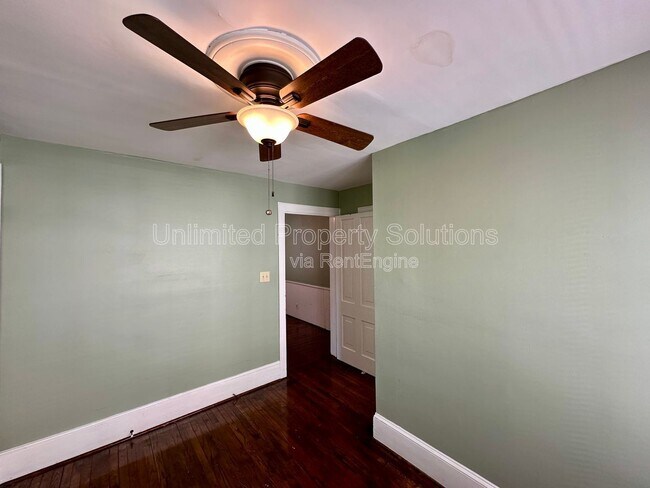 Building Photo - 216 N 6th St