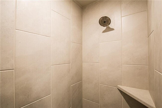 Building Photo - 3516 Lakeside Dr