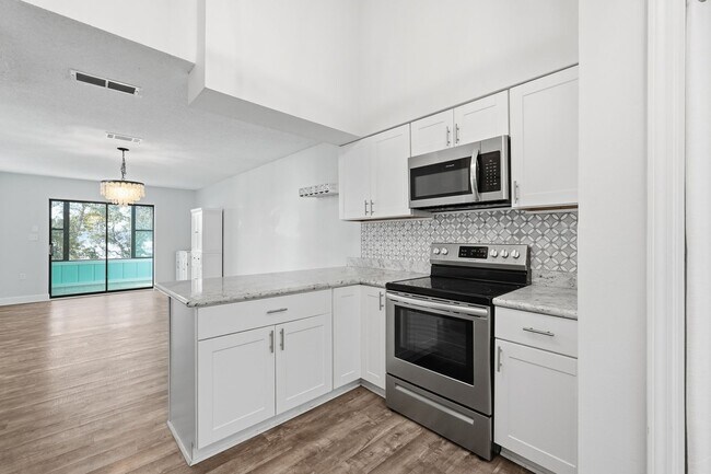 Building Photo - Premier Marina Cove end unit!!   Coastal Lifestyle at its BEST!!