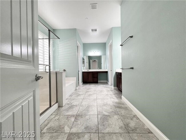 Building Photo - 2117 Thames View St