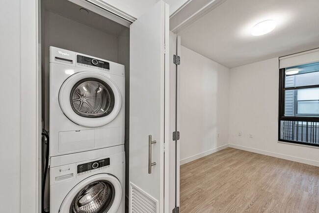 Building Photo - 4435 Piedmont Ave