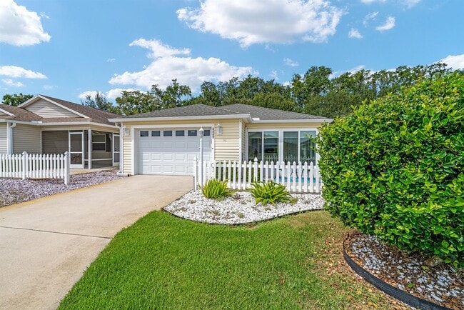 Building Photo - Furnished Annual Rental – Near Brownwood Town Square