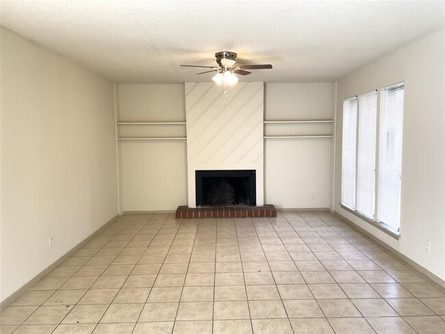 Building Photo - 7206 Creekside Dr