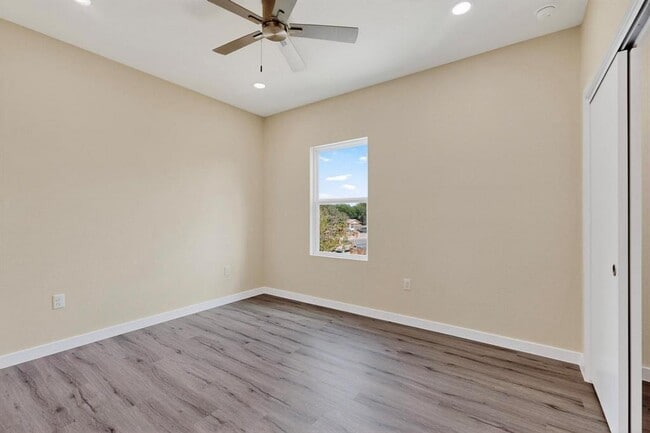 Building Photo - 6909 Wentworth Dr