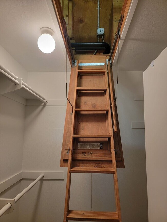 Building Photo - Spacious 2 Bed/2 Bath Condo in the Heart of La Mesa Village offering free COX Cable/WIFI