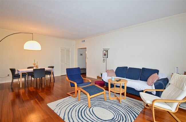 Building Photo - 2425 Underwood St