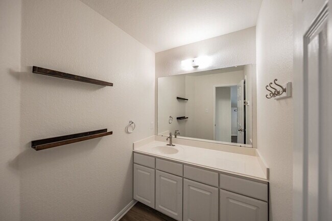Building Photo - 9917 Kingfisher Dr