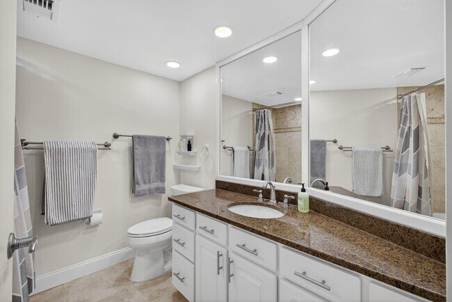 Building Photo - 2800 N Ocean Dr