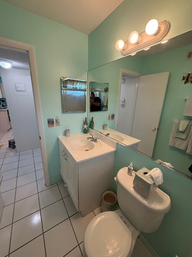 Building Photo - 701 Barcelona Ave