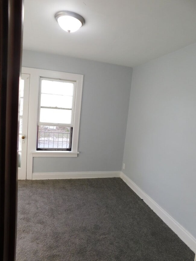 Building Photo - Beautiful 3 Bdrm Single Family Home