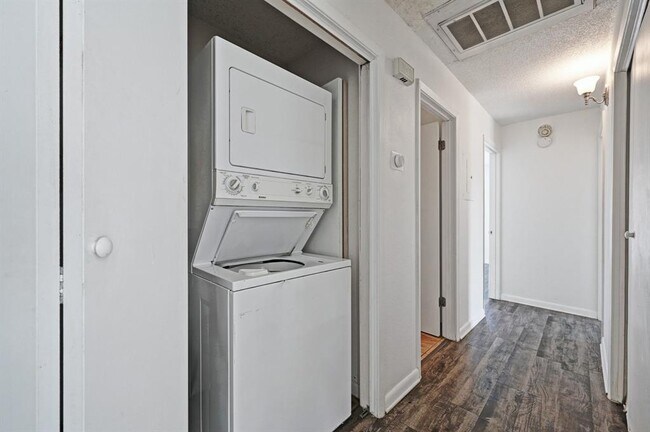Building Photo - 1705 Crossing Pl